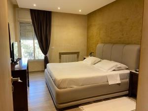 a bedroom with a large bed and a window at Dar Misk in La Soukra