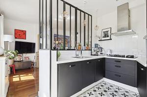 a kitchen with a sink and a counter top at Charmante maison de ville aux portes de Paris in Suresnes +12 photos