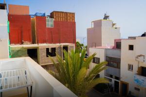 une vue depuis le balcon d'un immeuble dans l'établissement Surf & Sun Apartment in Imsouane, à Imsouane