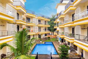 A piscina localizada em AC Studio Room with balcony ou nos arredores