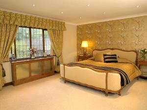 Katil atau katil-katil dalam bilik di Countryside Manor House and Estate with Rural Views