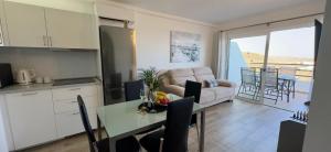 Kuchyň nebo kuchyňský kout v ubytování Apartamento Vista Atlántico Puerto Rico