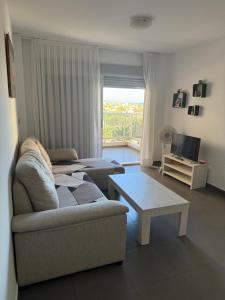 TV a/nebo společenská místnost v ubytování Apartaments La Manga Beach club