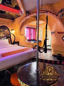 a room with two beds and a table at PENTHOUSE PATTAYA in Pattaya Central