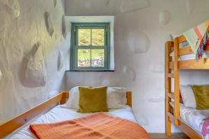 Ένα ή περισσότερα κρεβάτια σε δωμάτιο στο Crashpad Lodges at Yr Helfa