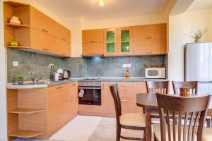 Foto dalla galleria di Bright retreat with Balcony & Mountain Views by Flat Manаger a Smoljan Altre 10 foto