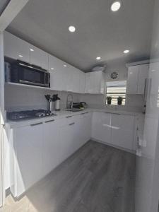 Кухня или мини-кухня в Gallego Deluxe Rental
 +81 фотография