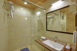 Koupelna v ubytování Hotel Cherry Wood + 3 fotografie