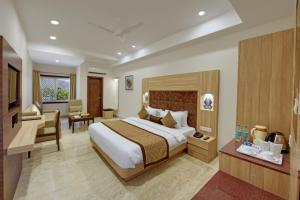 Postel nebo postele na pokoji v ubytování Hotel Cherry Wood