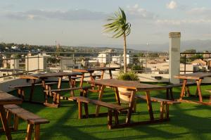 a group of picnic tables on the roof of a building at Departamento Céntrico Miralejos 3 in Villa Carlos Paz +10 photos