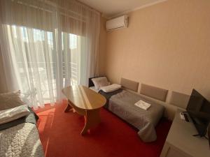 Khu vực ghế ngồi tại Hotelik Likusy - przy plaży nad jeziorem Ukiel z bezpłatnym prywatnym parkingiem i klimatyzacją