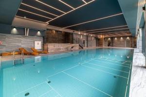 Bazén v ubytovaní Apartament Premium IV z Garażem, Basen, Sauna, Grota Solna , Silownia, Jacuzzi alebo v jeho blízkosti