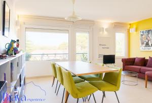 Μια τηλεόραση ή/και κέντρο ψυχαγωγίας στο Ca la Mari - Artístico I reformado I funcional y pet-friendly con 3 camas dobles