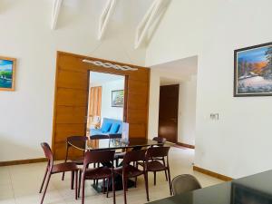 O zonă de relaxare la Lotus Villa Coastar Hồ Tràm Resort