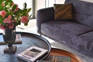 a living room with a coffee table and a couch at Lodge Les Oliviers Di Lecci in Lecci +9 photos