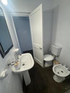 Ένα μπάνιο στο DEL PLATA CABAÑA DE MONTAÑA +15 φωτογραφίες