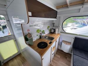 a kitchen in an rv with a counter and a sink at Hausboot Rollyboot Evolution- feste Unterkunft am Steg in Joachimsthal