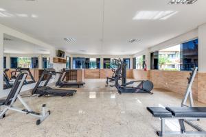 a gym with treadmills and exercise equipment in a building at diRoma Lacqua V direto com o Grupo diRoma com acesso ao Acqua Park e Café da manhã in Caldas Novas