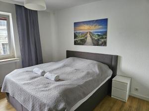 a bedroom with a bed with two towels on it at 3 Zimmer Apartment mit Garten in Wuppertal