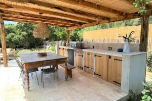 Kuchyň nebo kuchyňský kout v ubytování Casetta Soli Di Santa Lucia