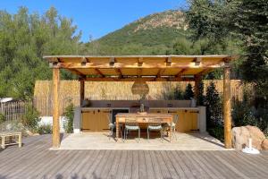 Nespecifikovaný výhled na hory nebo výhled na hory při pohledu z vily + 9 fotografií