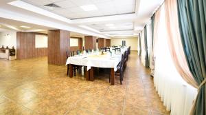a long dining room with a table and chairs at Pensiunea Sarmis in Sarmizegetusa +51 photos