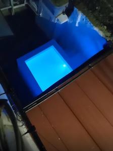 einem Tablet-Computer auf einem Tisch in der Unterkunft Mi Candela in Valleseco