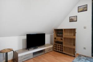 TV a/nebo společenská místnost v ubytování Ferienhaus Darß-Fischland