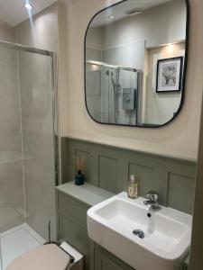 a bathroom with a sink and a mirror at Spring Nook in Kelso