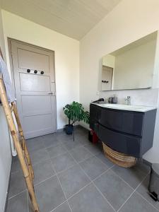 a bathroom with a black tub and a white door at Breizh Meme - Appartement cosy et Escape Game in Brest