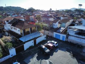 an aerial view of a city with houses and cars at Viva Brasil Pousada in Paraty
