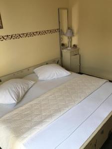 Postel nebo postele na pokoji v ubytování Apartmani Zorica