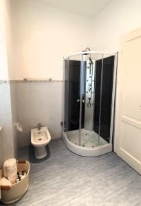 Ένα μπάνιο στο Villa Marina Como Boutique B&B & Apartments +24 φωτογραφίες