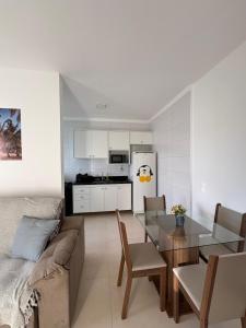 Dapur atau dapur kecil di Apartamento no centro com vista para o mar