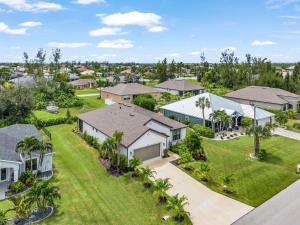 an aerial view of a house at Charming, Comfort and Relaxation Await! - Casa Bella - Roelens in Matlacha