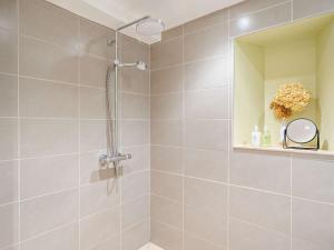 Ένα μπάνιο στο 2 Bed in Kendal 95480 +15 φωτογραφίες