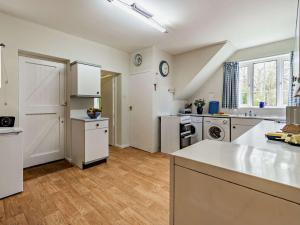 Gallery image of 4 Bed in Uckfield BT021 in Buxted