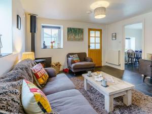 Posezení v ubytování 2 Bed in Narberth 86158