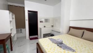a bedroom with a bed with a bird on it at Baron Tourist Inn in El Nido