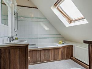 a bathroom with a bath tub and a sink at 2 bed in Pencelli BN281 in Llanhamlach +68 photos