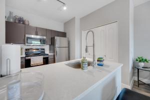 Η κουζίνα ή μικρή κουζίνα στο Central Relaxing 1BR Phoenix Retreat near Airport apts