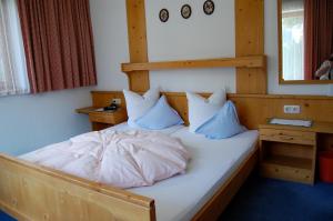 Postel nebo postele na pokoji v ubytování Haus Oberland