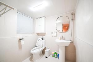 Ένα μπάνιο στο NEW OPEN-Mira house, Cheonho STN 3min by walk, Cozy home