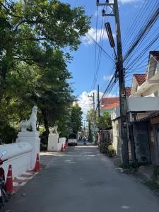 Η γειτονιά γύρω από ή μία γειτονιά κοντά σε αυτό το δωμάτιο σε οικογενειακή κατοικία