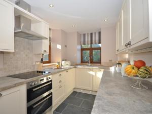 Η κουζίνα ή μικρή κουζίνα στο 2 bed in Abergavenny 65965