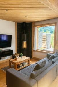 TV a/nebo společenská místnost v ubytování Superbe Chalet à Megève 7 pers Près des Pistes