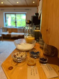 Đồ ăn tại/gần nhà khách
