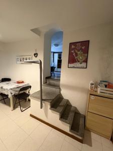 Χώρος καθιστικού στο La casa di Rox ad Aosta - Small holiday apartment in central Aosta - Alloggio ad uso turistico - VDA - AOSTA - n 0304