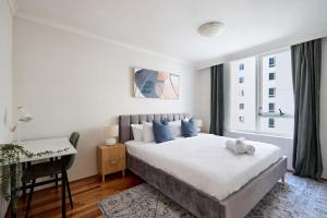 Ένα ή περισσότερα κρεβάτια σε δωμάτιο στο George St CBD Central Walk to Harbour