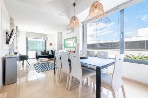 a dining room with a table and chairs at Villa Sam 3 in Can Picafort